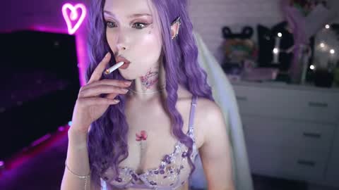 Snapshot of uindi chatting on January 7, 4:16 pm Izzy    online show from January 7, 4:16 pm