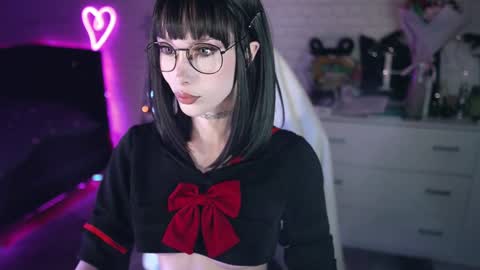 Snapshot of uindi chatting on January 2, 4:24 pm Izzy    online show from January 2, 4:24 pm