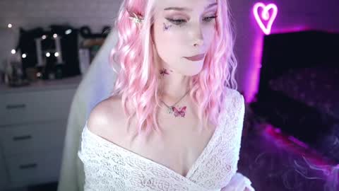 Snapshot of uindi chatting on January 27, 4:54 pm Izzy    online show from January 27, 4:54 pm