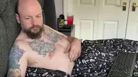 ukgooner87 online show from April 18, 9:44 am