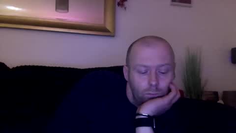 Snapshot of ukmatty3 chatting on December 8, 8:36 pm ukmatty3 online show from December 8, 8:36 pm