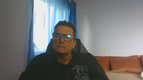 Snapshot of ulmeni4 chatting on October 15, 1:12 pm ulmeni4 online show from October 15, 1:12 pm