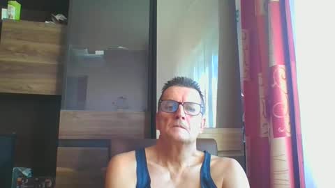 Snapshot of ulmeni4 chatting on December 19, 10:34 am ulmeni4 online show from December 19, 10:34 am