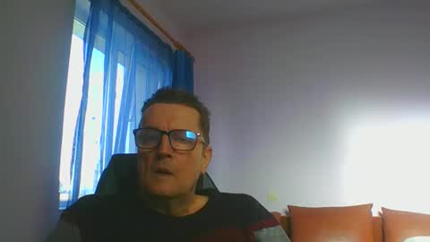 Snapshot of ulmeni4 chatting on February 17, 12:49 pm ulmeni4 online show from February 17, 12:49 pm