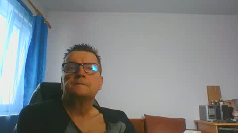 Snapshot of ulmeni4 chatting on February 2, 8:34 am ulmeni4 online show from February 2, 8:34 am