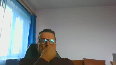 Snapshot of ulmeni4 chatting on December 3, 9:28 am ulmeni4 online show from December 3, 9:28 am