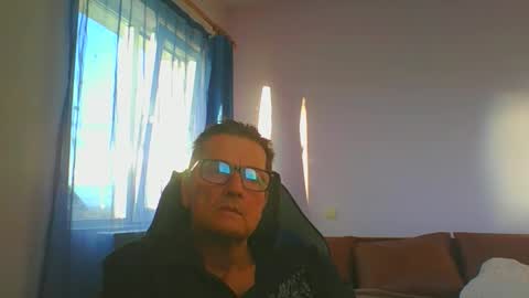 Snapshot of ulmeni7 chatting on October 15, 2:51 pm ulmeni7 online show from October 15, 2:51 pm