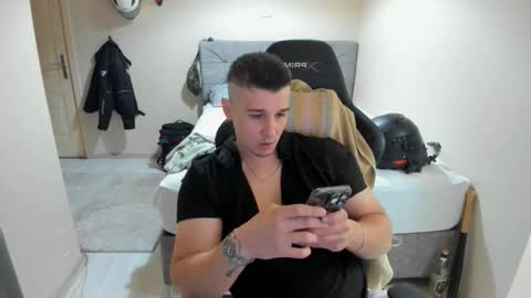 Snapshot of ulxer chatting on September 10, 6:53 pm hi im mike tyson - online show from September 10, 6:53 pm