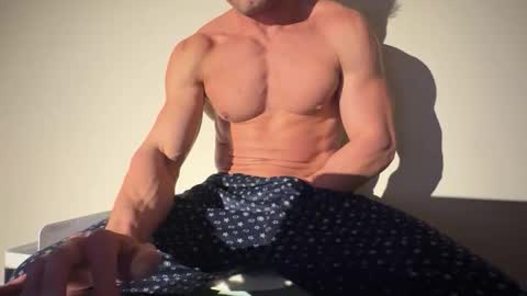 Um CM online show from February 3, 9:30 pm