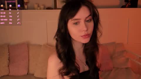 Una  online show from March 19, 9:59 am