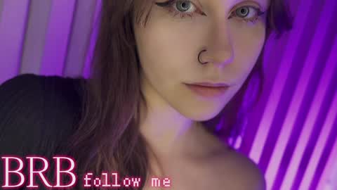 Una  online show from February 5, 10:19 am