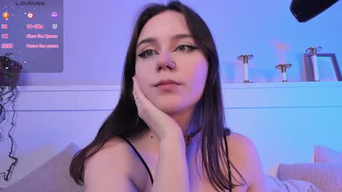 Una  online show from February 4, 12:44 pm