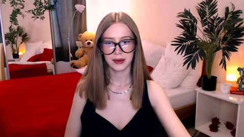 unreal_lady online show from June 24, 1:40 pm