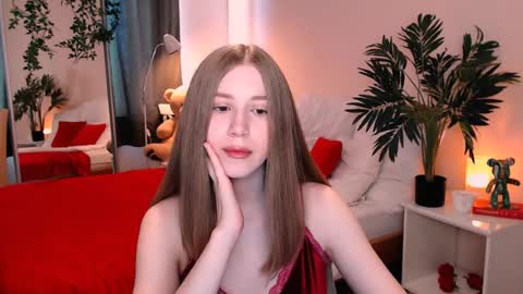 unreal_lady online show from July 8, 1:14 pm