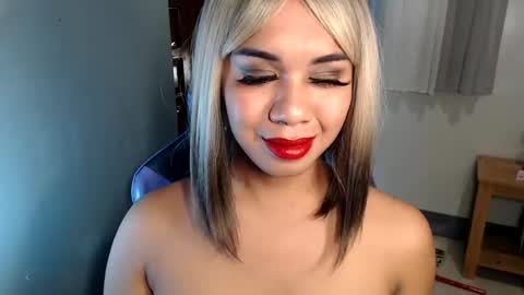 Vee online show from February 1, 9:00 am