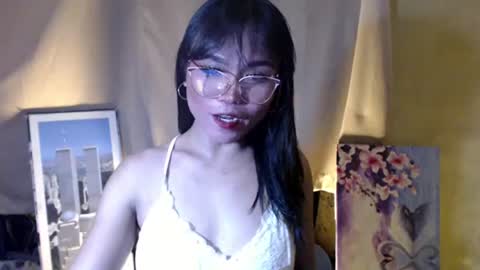 ur_miss_xoxo online show from July 22, 9:55 am