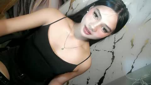 urasian_latinaxxx online show from June 7, 11:15 am