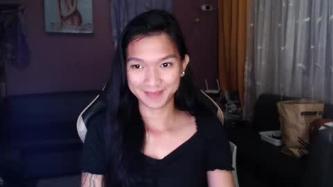 NEWRA  ALLISON online show from November 22, 10:29 pm