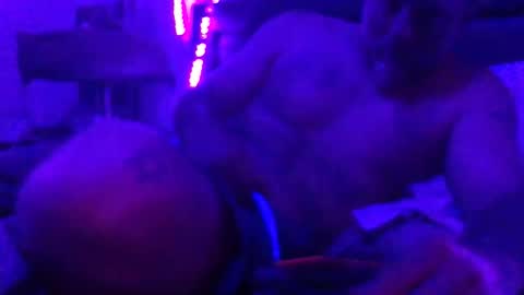 urdaddy875867 online show from April 18, 5:09 am