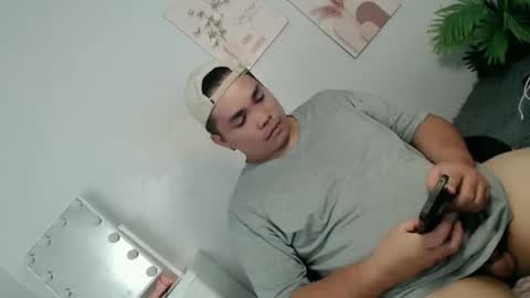 ure_fattytoy143 online show from May 20, 4:46 pm