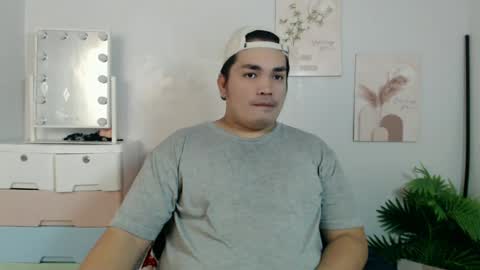 ure_fattytoy143 online show from June 18, 9:04 am