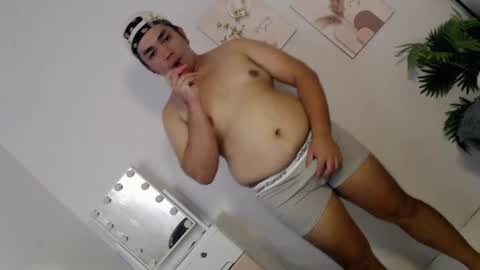 ure_fattytoy143 online show from June 22, 2:35 pm