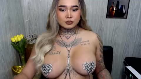 Maxxie online show from June 18, 5:29 pm