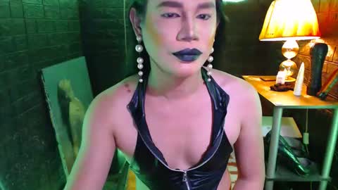 queen norelle online show from October 21, 2:05 am