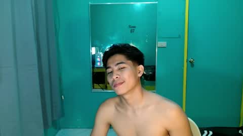urhot_jeremyxx online show from April 7, 6:32 pm
