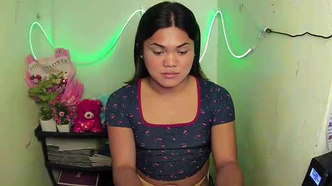 Snapshot of urhottie_bella chatting on September 23, 12:43 pm urhottie_bella online show from September 23, 12:43 pm