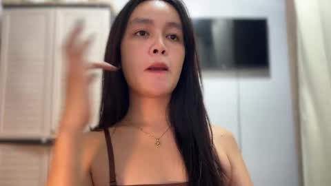 Amira online show from March 28, 1:18 am