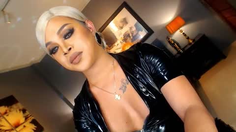 UrMajestyTyra online show from February 6, 7:23 am