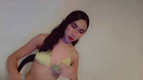 urpretty_mistake online show from January 17, 11:41 am