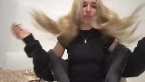 urprincessxox online show from December 14, 3:35 am