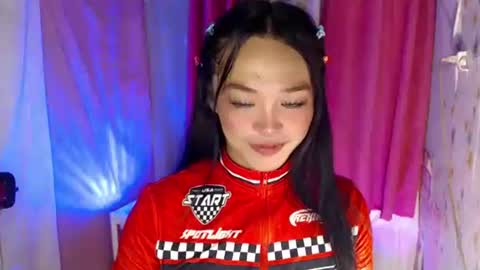 TYRA online show from November 18, 4:15 am