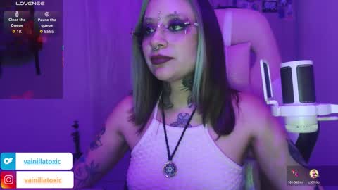 Vainilla Independent model online show from March 9, 2:05 am