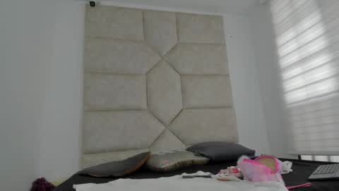 V A I O L E T T  S M I T H online show from October 29, 1:46 pm