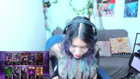 Vaiolet1314 online show from April 4, 3:46 am