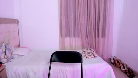 HI IM NEW online show from June 18, 5:29 pm