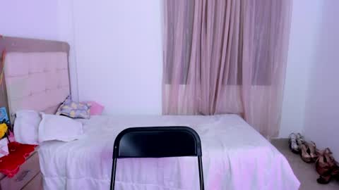 HI IM NEW online show from June 30, 4:28 pm