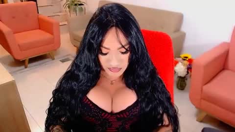 Snapshot of valentinaxqueen chatting on October 23, 8:53 pm online show from October 23, 8:53 pm