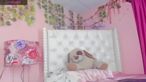 valentinee_xo online show from July 22, 7:21 am