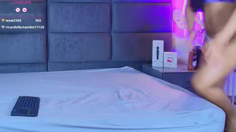 valentino moon online show from February 8, 2:59 am