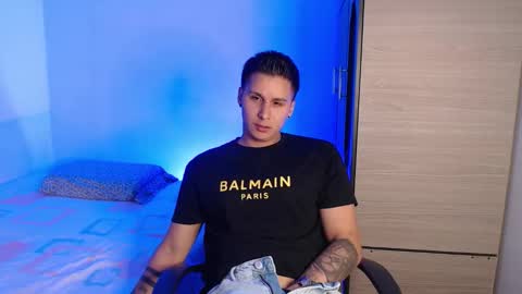 VALENTINO online show from December 20, 8:05 pm