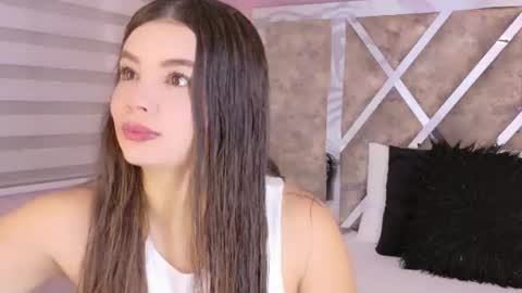 valeriaortegaa online show from July 22, 11:45 am
