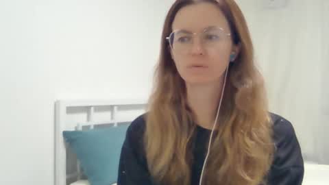 valerie_rose777 online show from October 11, 8:45 pm