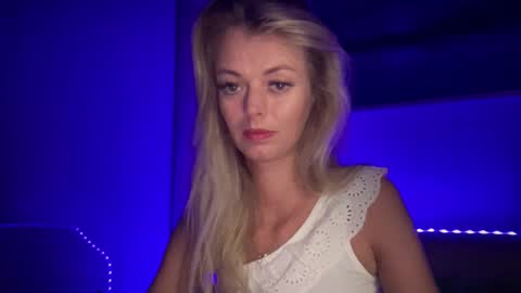 Valerie  online show from September 9, 7:25 pm