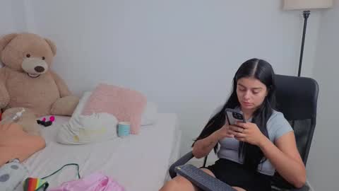 Juli C online show from September 30, 12:10 am