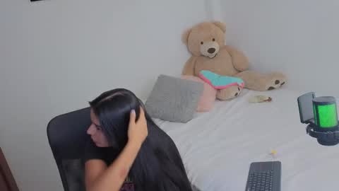 valerihouse_ online show from May 20, 12:51 am