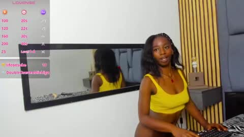 valeriilopez online show from April 22, 4:36 pm